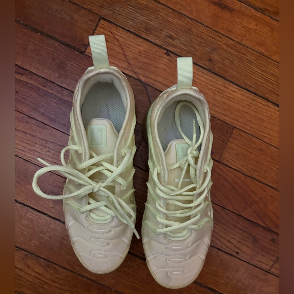 Neon lime vapor max